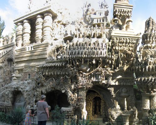 Palais_idéal_du_facteur_Cheval_-_Détail_de_la_façade_nord